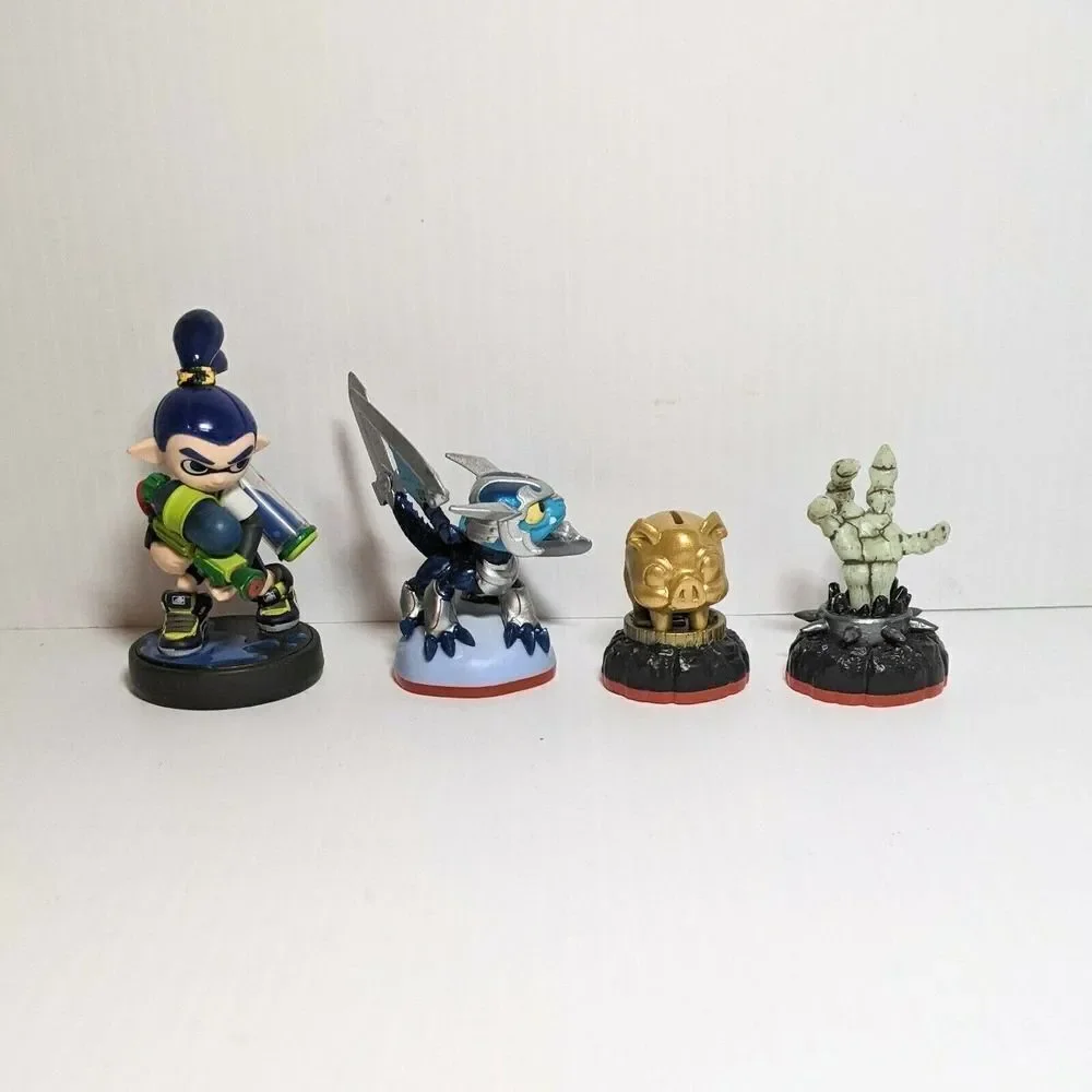SKYLANDERS Portal of Power for XBOX , 4 Amiibos, Splatoon, Blades, Hand & Piggy